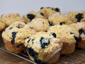 recipe for all-year blueberry corn muffins