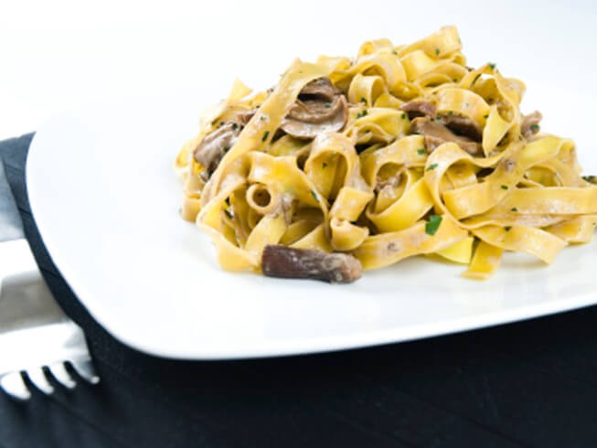 Mushroom Fettuccine Alfredo Recipe | CDKitchen.com