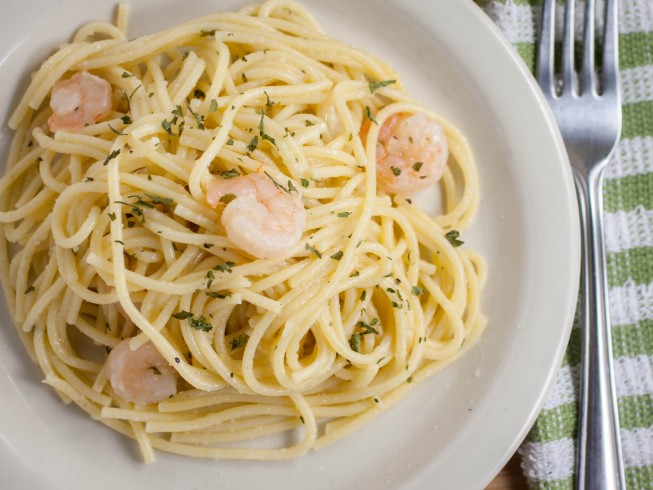 Garlic Shrimp Linguine Recipe | CDKitchen.com