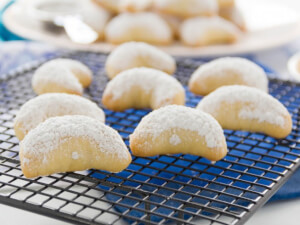 recipe for festival kourabiedes (greek wedding cookies)