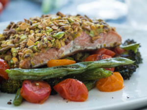 recipe for pistachio crusted broiled salmon