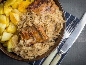 recipe for slow cooker sauerkraut and country-style pork ribs