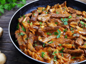 recipe for veal stew with sour cream and mushrooms