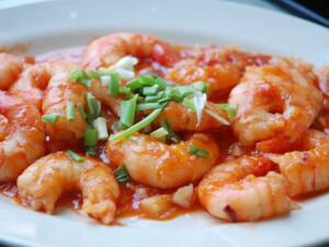 recipe for spicy shrimp in tomato-garlic sauce over rice
