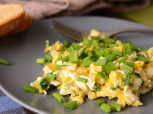 recipe for deluxe scrambled eggs