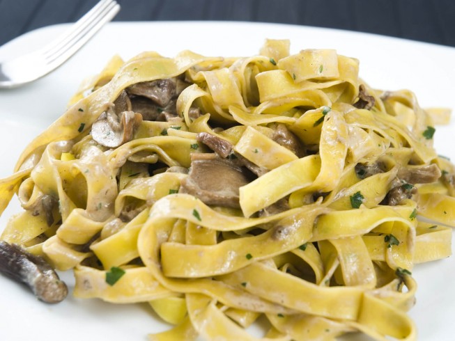 Mushroom Fettuccine Alfredo Recipe | CDKitchen.com