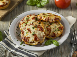 recipe for cheesy bagel pizzas