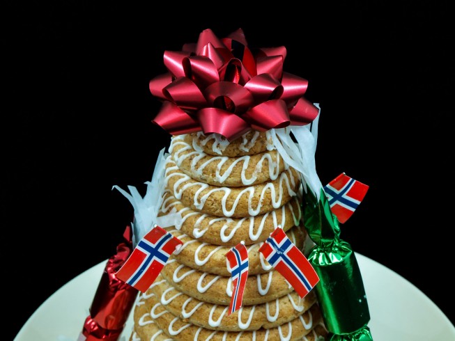 photo of Kransekake (Norwegischer Kranzkuchen)
