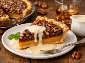 Pappadeaux's Sweet Potato Pecan Pie With Bourbon Sauce