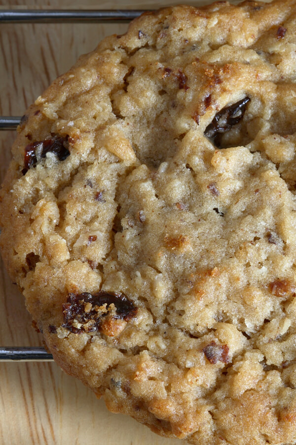 Anna Marie Jensen's Chocolate Chip or Raisin Oatmeal Cookies Recipe